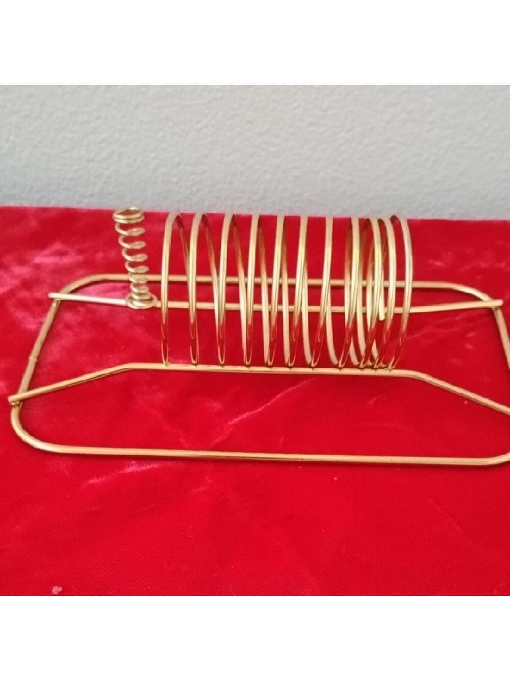 D- NWOT Elegant Gold Mail Holder